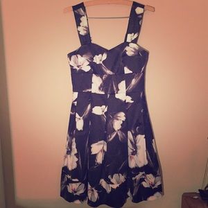 WHBM FLOWER COCKTAIL DRESS 👗